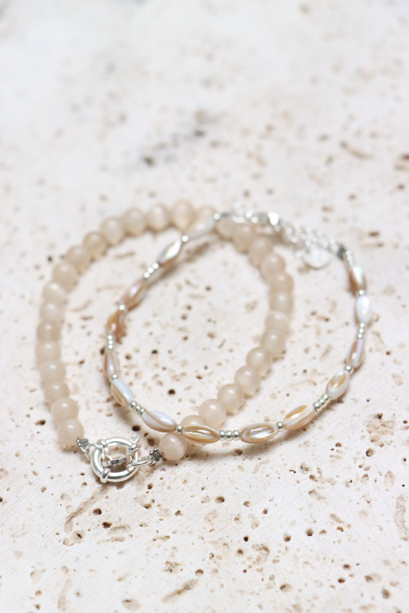 Beige cat eye bracelet silver