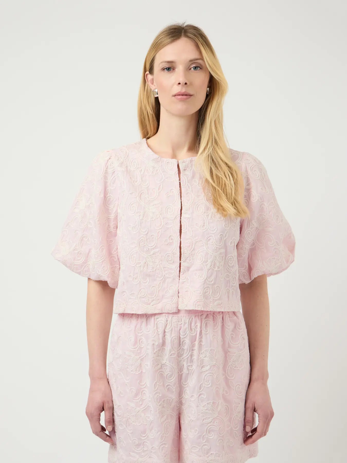 Yasnitta top - Star white embrodery