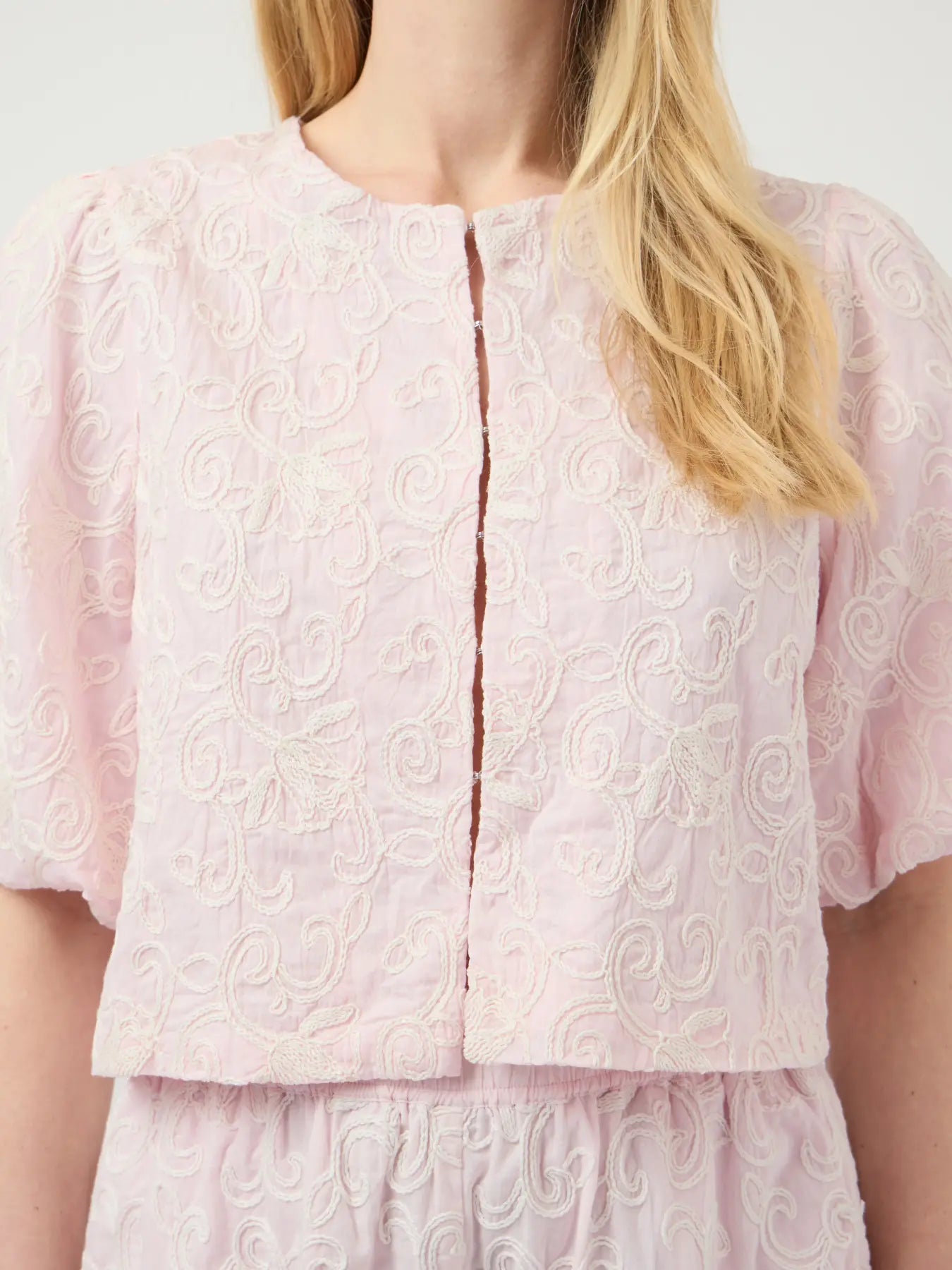 Yasnitta top - Star white embrodery
