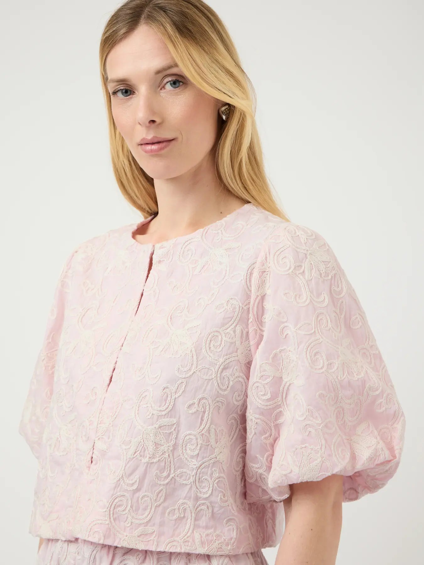 Yasnitta top - Star white embrodery