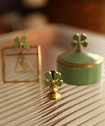 Lucky clover card holder