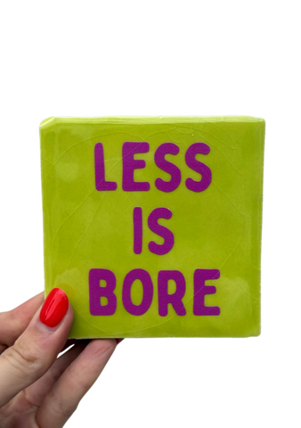 Tegel - Less is bore - geel