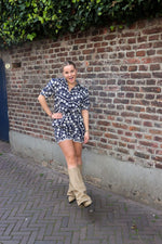 Short Quinn - Navy flower