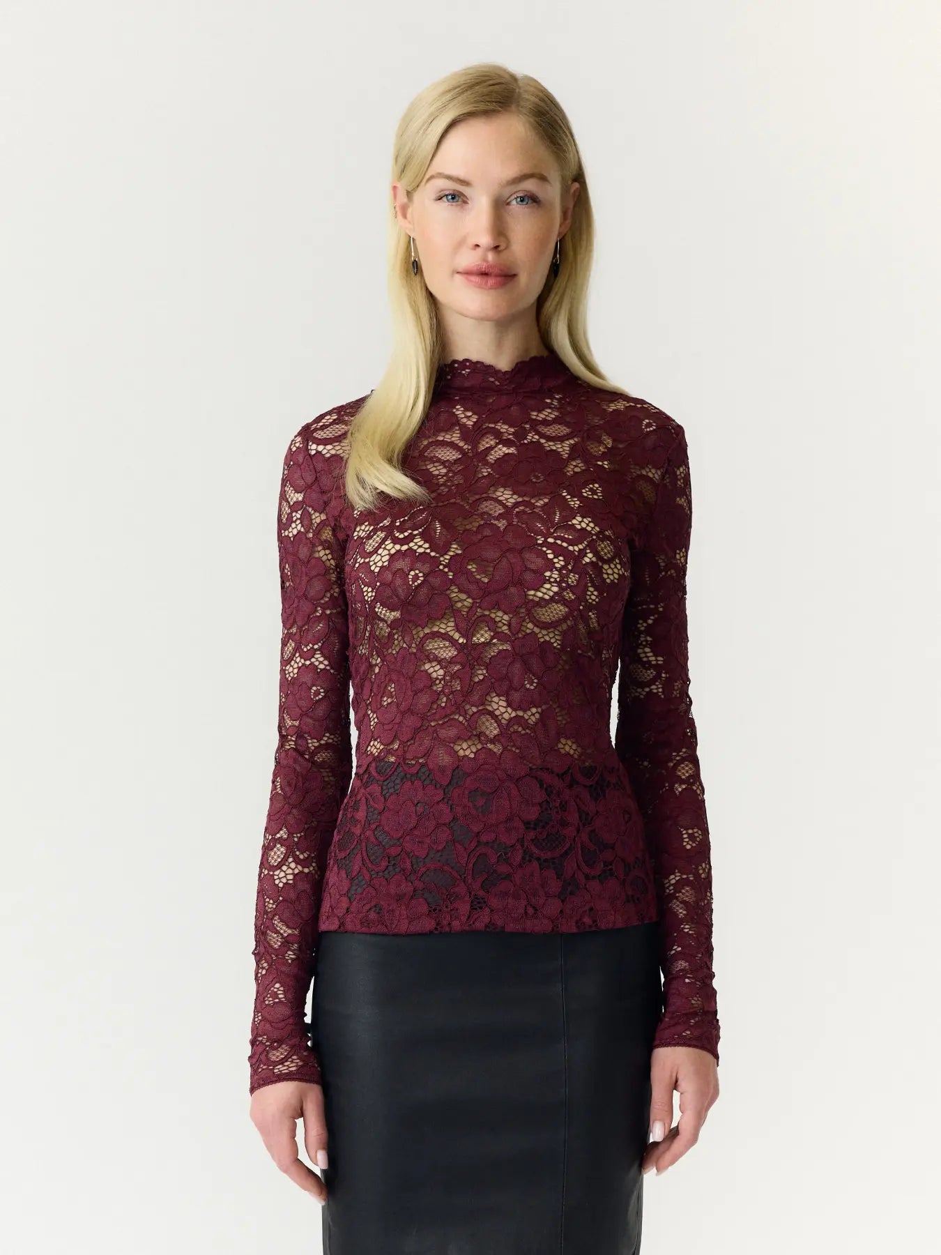 Yaslacey ls lace top - port royale