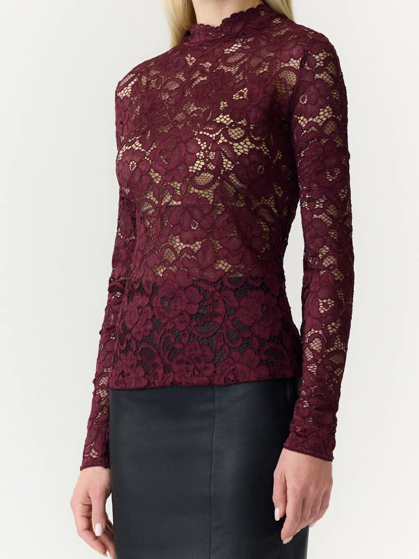 Yaslacey ls lace top - port royale
