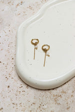 Single pearl chain hoop gold