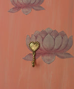 Saachi heart hook