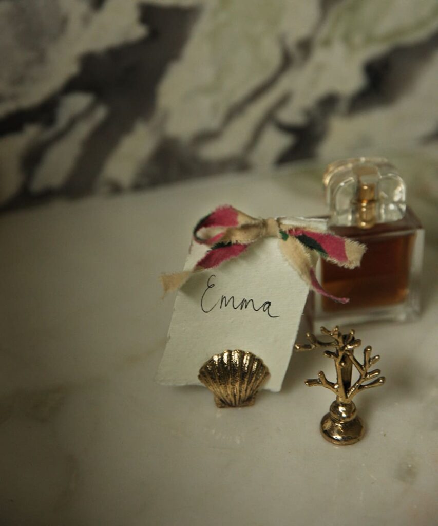 Scarlett Shell card holder
