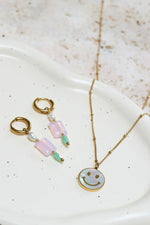 Shiny smiley necklace gold