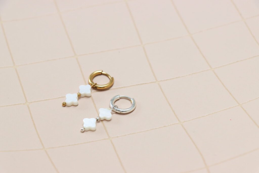 Single white clover hoop silver