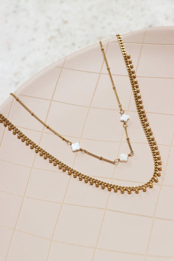 Baby dots necklace gold
